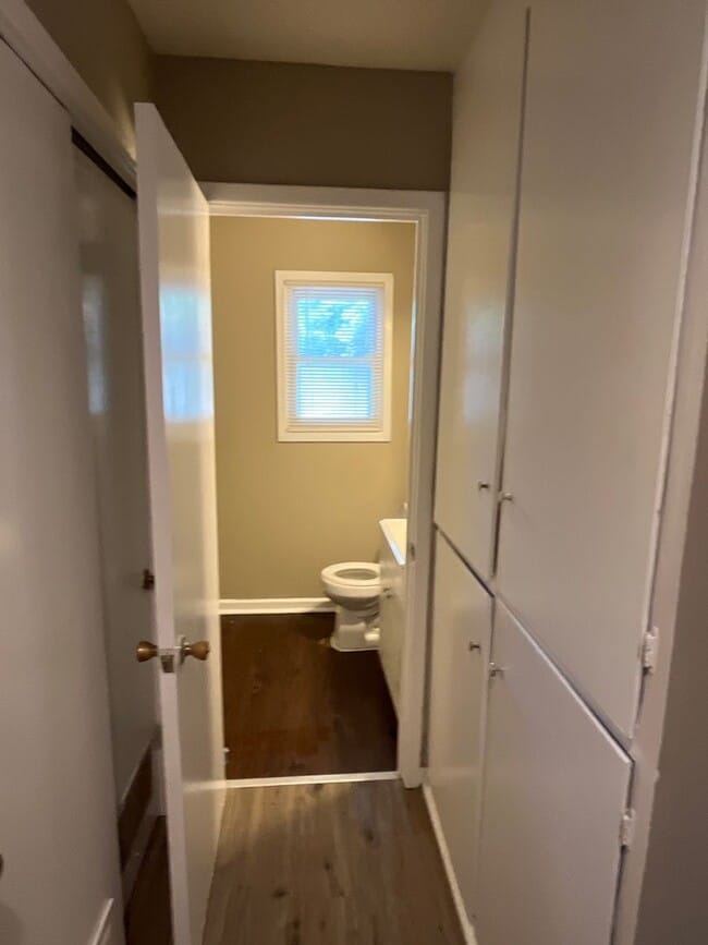 Building Photo - **AVAILABLE NOW**3 Bedroom / 1 Bathroom Ho...