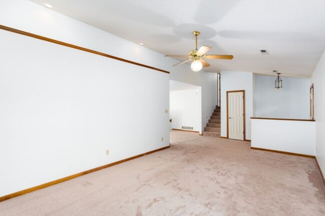 Building Photo - Fantastic Location! Close to MKT & Twin Lakes! 3BR/2.5BA/2000sqft., 2-Car Garage, Large Fenced Ya...