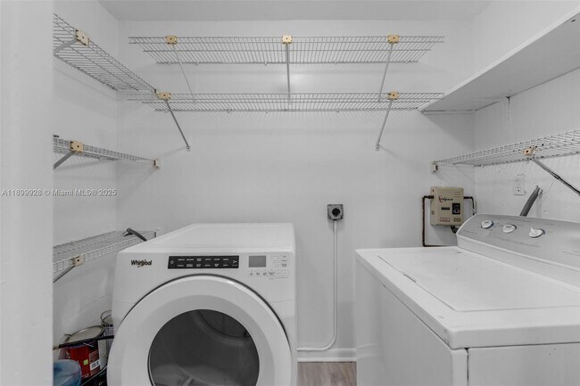 Building Photo - 12820 SW 43rd Dr