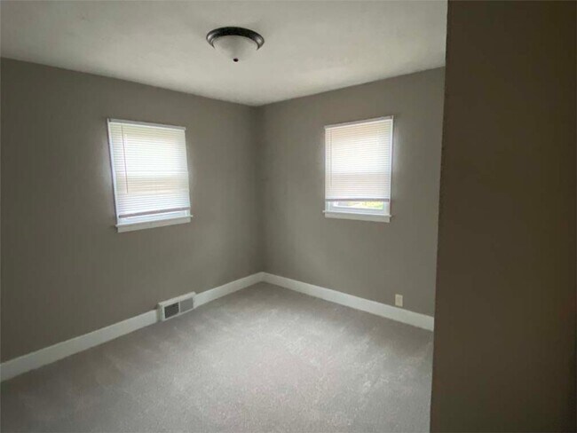 Building Photo - Omaha Ranch Home For Rent