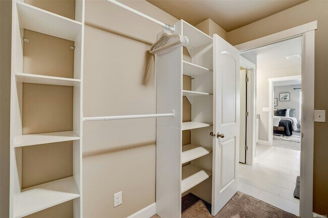 Building Photo - 4240 Overlook Ct
