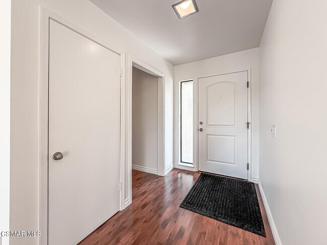 Building Photo - 576 Calle De Las Ovejas