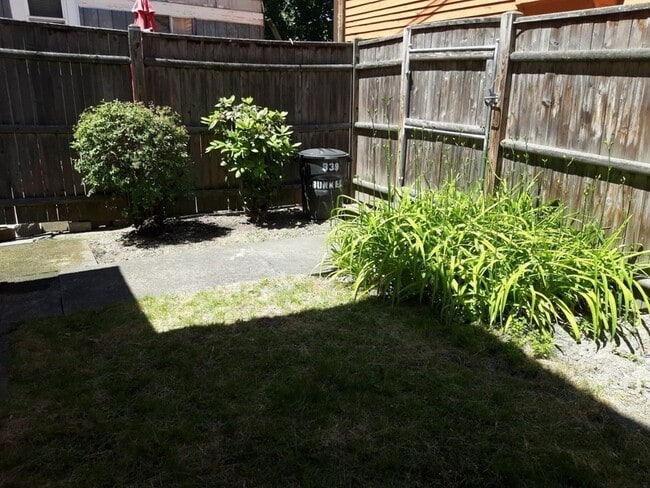 Building Photo - 334 Bunker Hill St