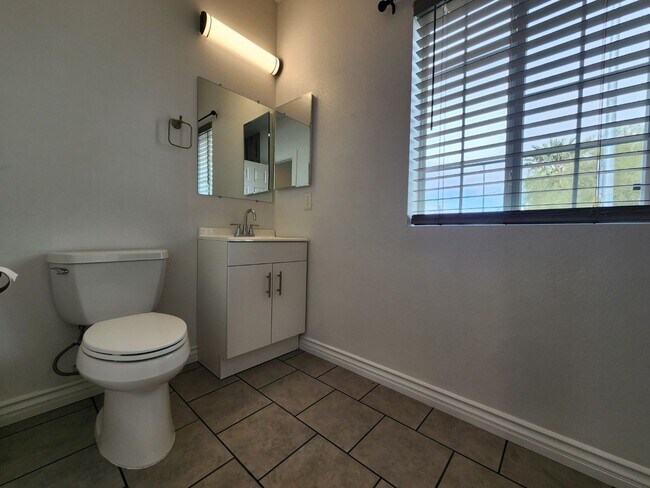 Building Photo - Single Story with Casita