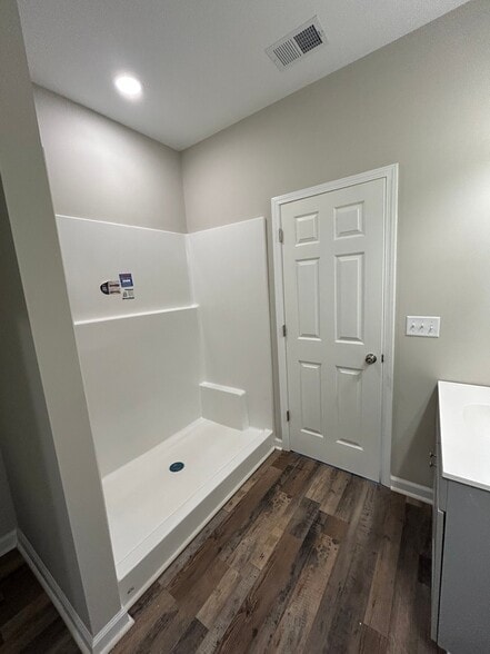 Building Photo - 14 Pine St