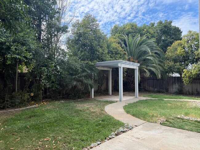 Building Photo - 2521 Marta Bella Way
