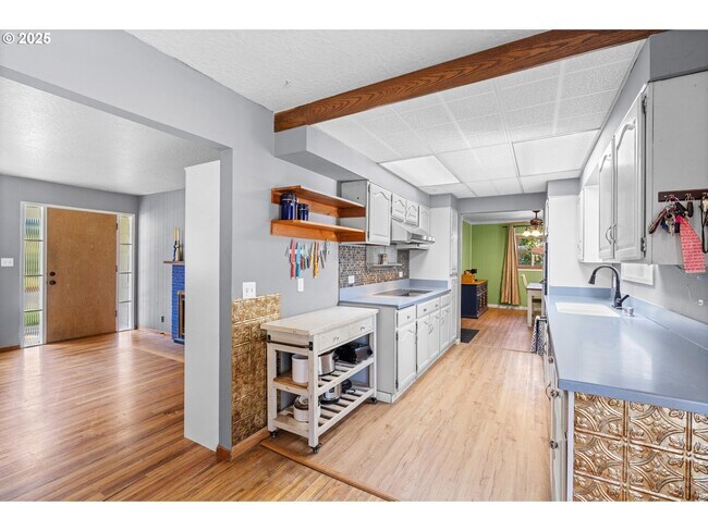 Building Photo - Quarter Acre Comfort