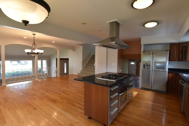 Building Photo - 1702 N Waterman Ave