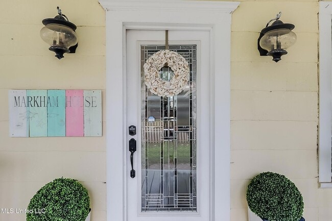 Building Photo - 176 Markham Dr