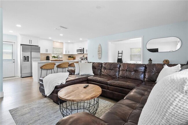 Building Photo - 901 E Madison Ave