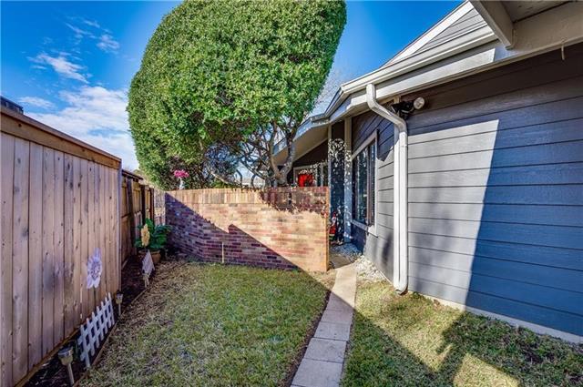 Building Photo - 513 Hunters Glen St