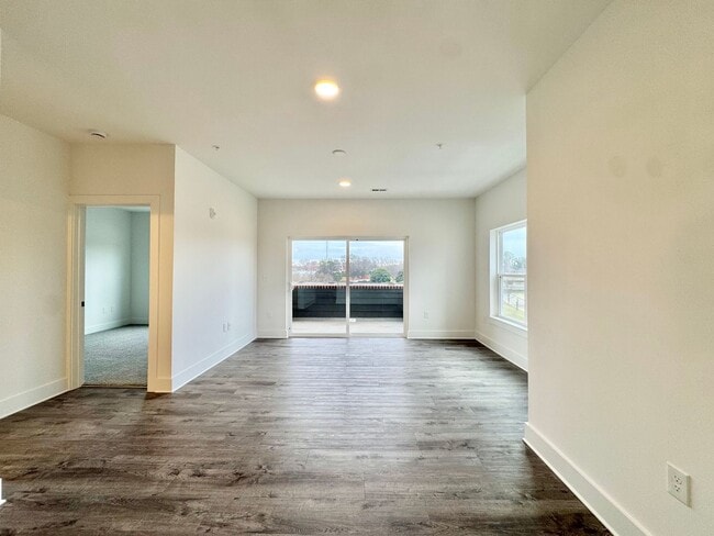 Building Photo - Beautiful NEW 1-Bed, 1- Bath Apartment in Rock Hill!