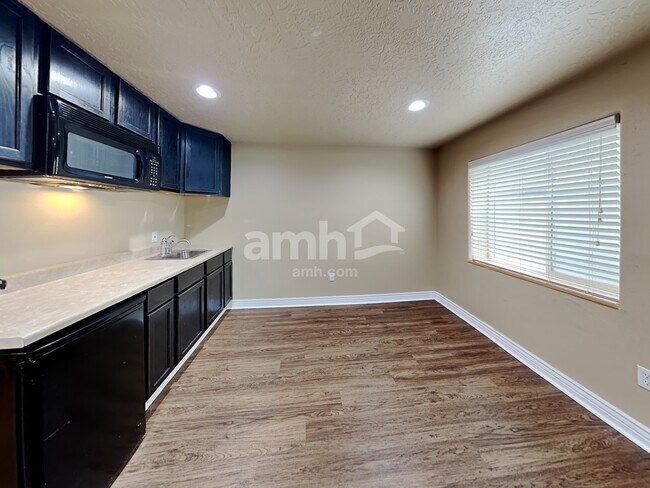 Building Photo - 14064 S Rosaleen Ln