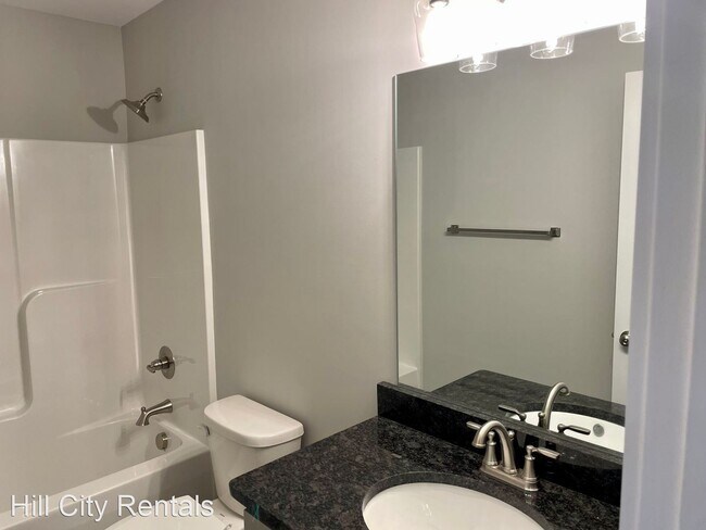 Building Photo - 3 br, 2.5 bath House - 122 Sunburst Villa ...