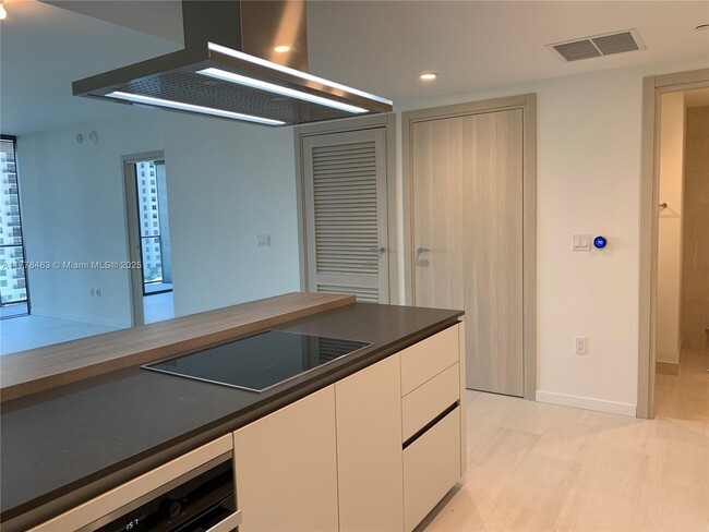 Building Photo - 1000 Brickell Plaza