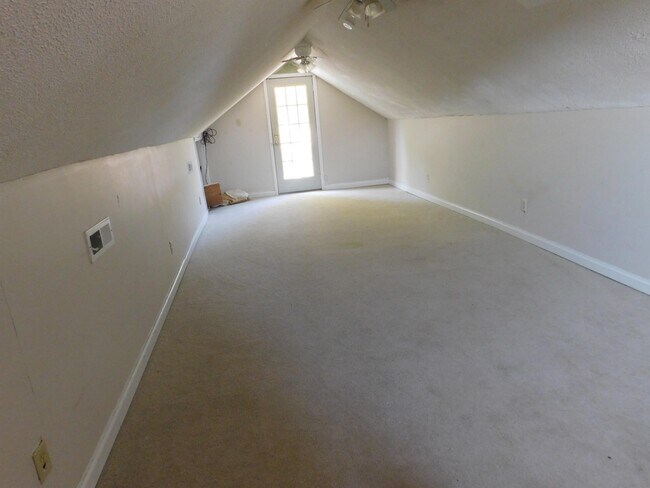 Building Photo - 706 Burns Rd