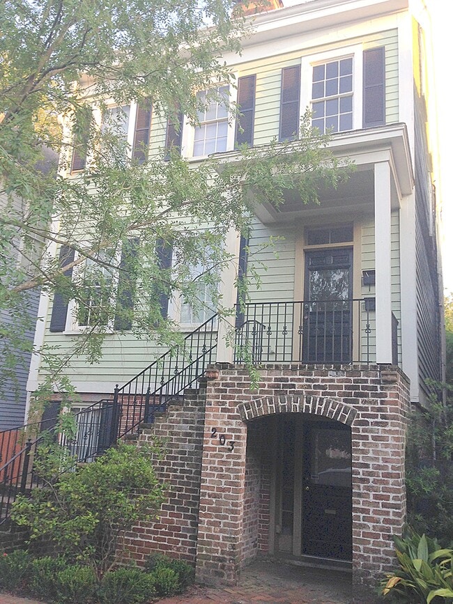 Building Photo - 203 W Waldburg St