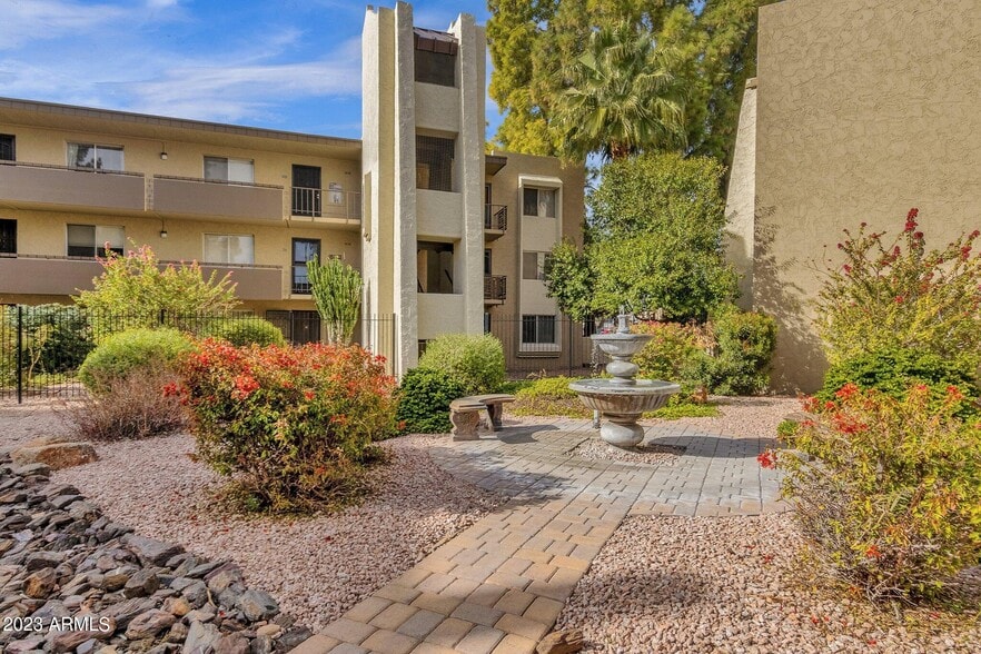 Building Photo - 7625 E Camelback Rd