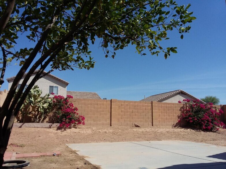 Building Photo - 12606 W Myer Ln