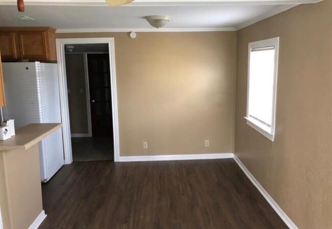 Building Photo - 2308 10th Ave