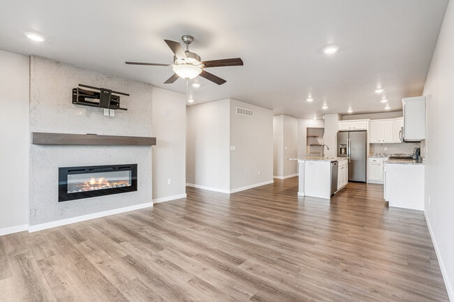 Building Photo - 785 River Bnd Ln