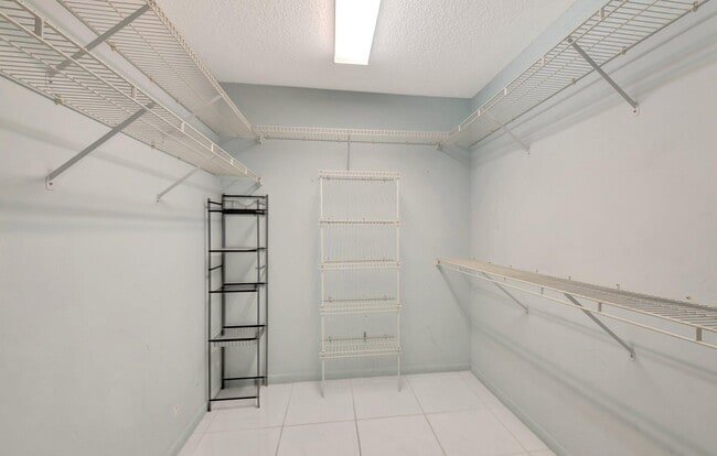 Building Photo - 5403 Verona Dr