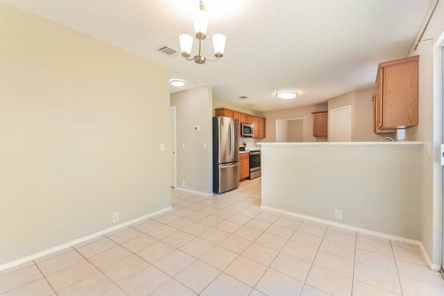 Building Photo - 4300 Sonoma Dr