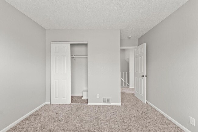 Building Photo - Remodeled 2 Bedroom Condo with Garage