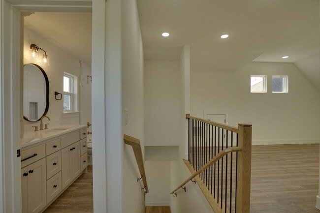 Building Photo - 108 Cardinal Wds