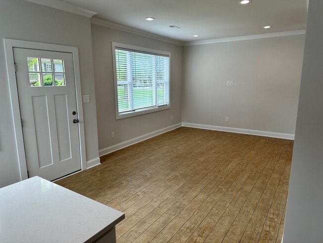 Building Photo - Beautiful 2 Bedroom Home in Commonwealth P...