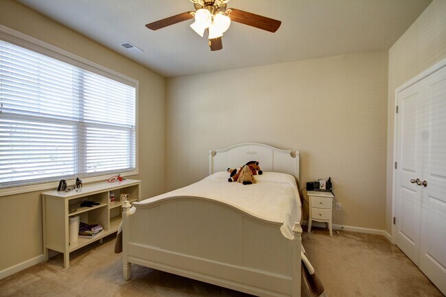 Building Photo - Stunning 4 bedroom in Park West - Mt. Pleasant