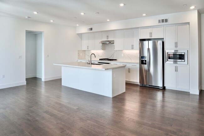 Building Photo - Modern 3-Bed Condo Near Warm Springs/South Fremont BART Station