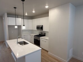 Building Photo - Beautiful townhome, construction just completed, 2 car garage, central air