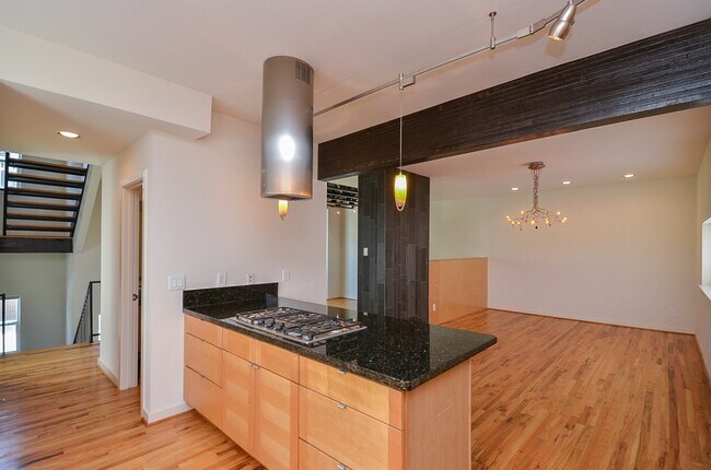 Building Photo - 1505 Utah St