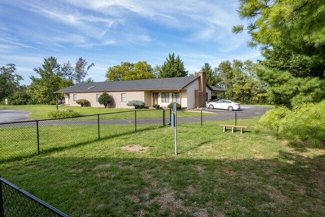 Building Photo - 2533 Bradford Ct