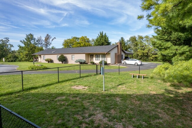 Building Photo - 2550 Bradford Ct