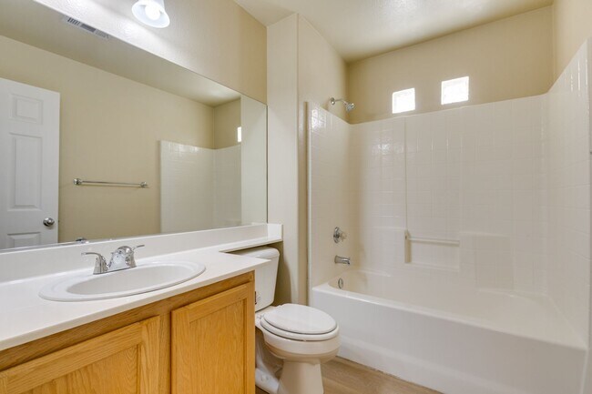 Building Photo - SW BEAUTY*2 BEDROOMS*OPEN FLOORPLAN*COMMUNITY POOL, GATED*CHECK THIS HOME OUT TODAY!