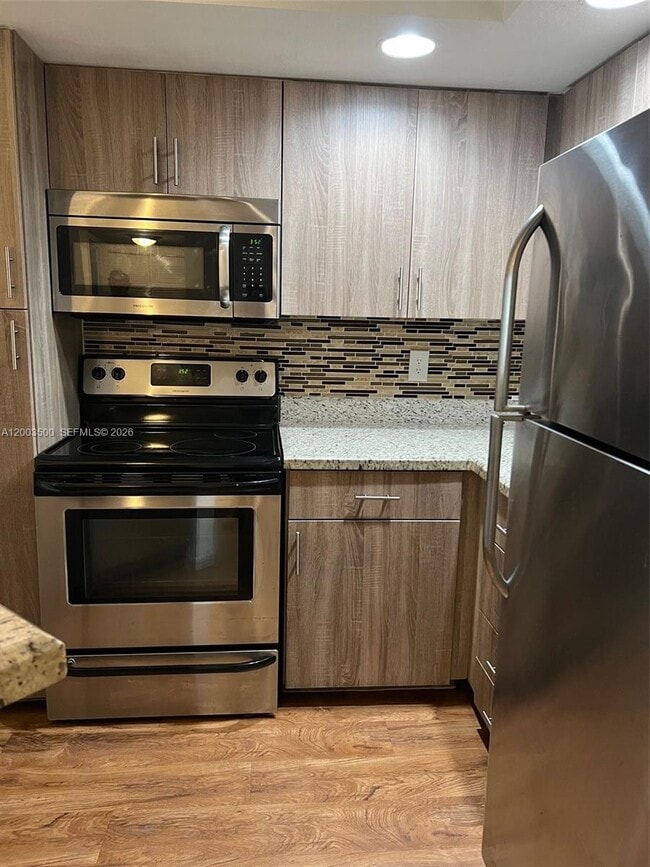 Building Photo - 565 Vista Isles Dr