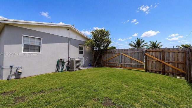 Building Photo - 15305 SW 104th Ave