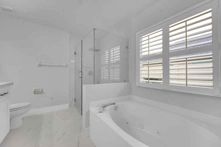 Building Photo - 13048 Meadowbreeze Dr