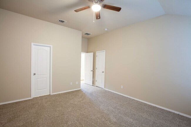 Building Photo - 709 Alder Dr