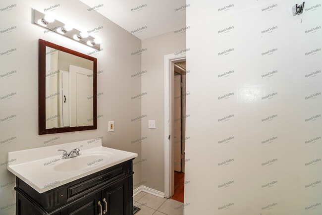 Building Photo - 985 S Yearling Rd