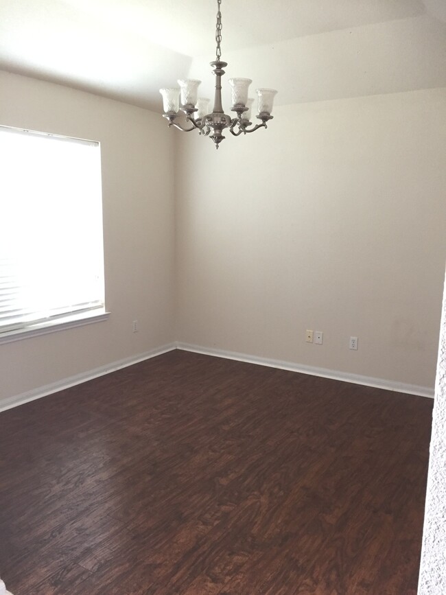 Building Photo - 707 Bighorn Dr