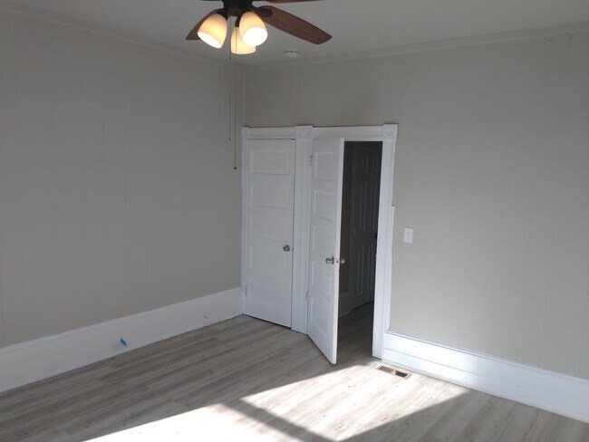 Building Photo - 1522 N Patterson Park Ave