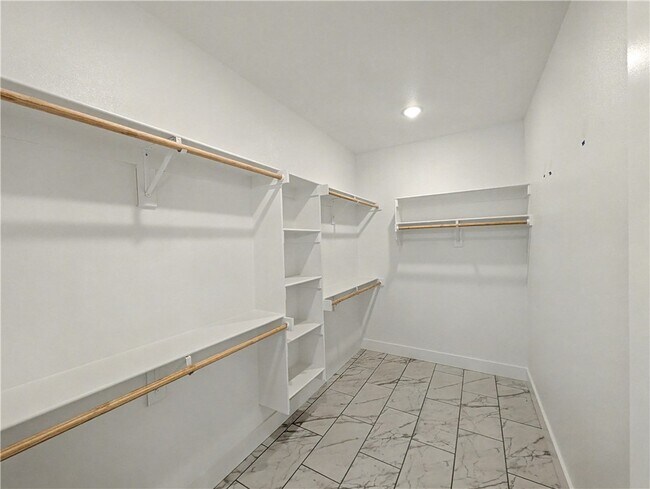 Building Photo - 6907 SW High Meadow Blvd