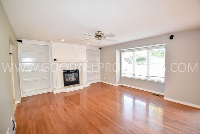 Building Photo - 3 Bedroom Home in West Des Moines