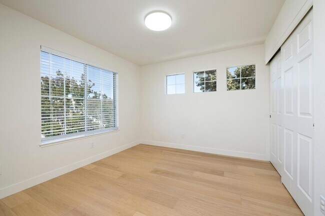 Building Photo - 356 Meridian Dr