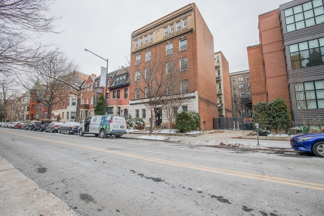 Primary Photo - Lovely 1 BR/1 BA Condo in Dupont Circle!