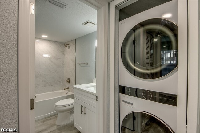 Building Photo - 16881 Davis Rd