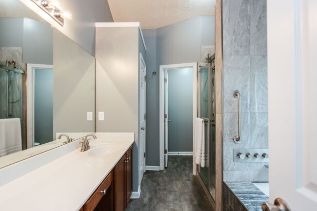 Building Photo - 137 Bristol Woods Dr